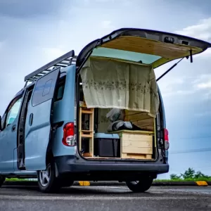 「キャンピングカーに改造（DIY）」は自分できる？方法や車両選びのコツのサムネイル